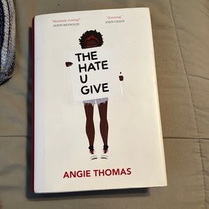 The hate you give Book by Angie Thomas